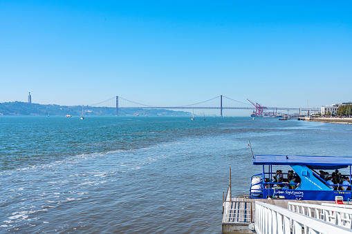 April 25th Bridge and Tagus river around Commerce Square, Lisbon, Portugal. Ponte 25 de Abril e rio Tejo em torno da Praça do Comércio, Lisboa, Portugal.