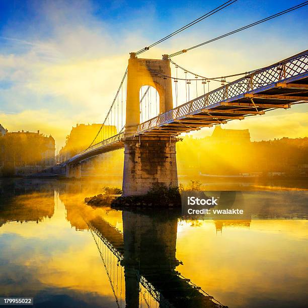 Sonnenaufgang Am College Fußgängerbrücke In Lyon Stockfoto und mehr Bilder von Schlafenszeit - Schlafenszeit, Sonne, Sonnenlicht