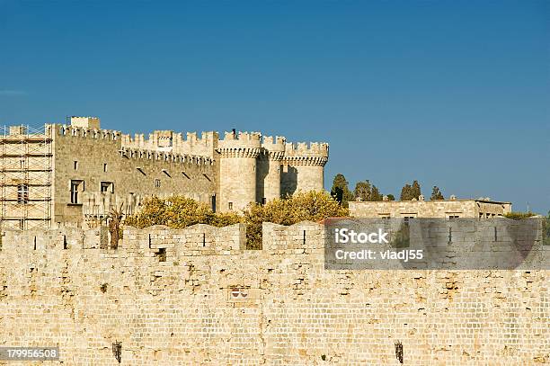 Foto de Muralhas Da Cidade Medieval Da Cidade De Rodes Grécia e mais fotos de stock de Anos 1300