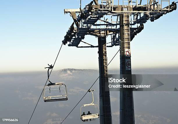Construcción De Un Ascensor De Esquí Foto de stock y más banco de imágenes de Acero - Acero, Aire libre, Alpes Europeos