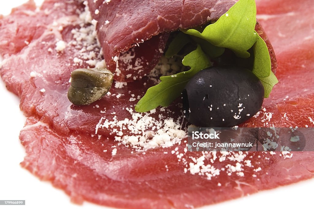 carpaccio de bœuf, roquette et de parmesan - Photo de Aliment libre de droits