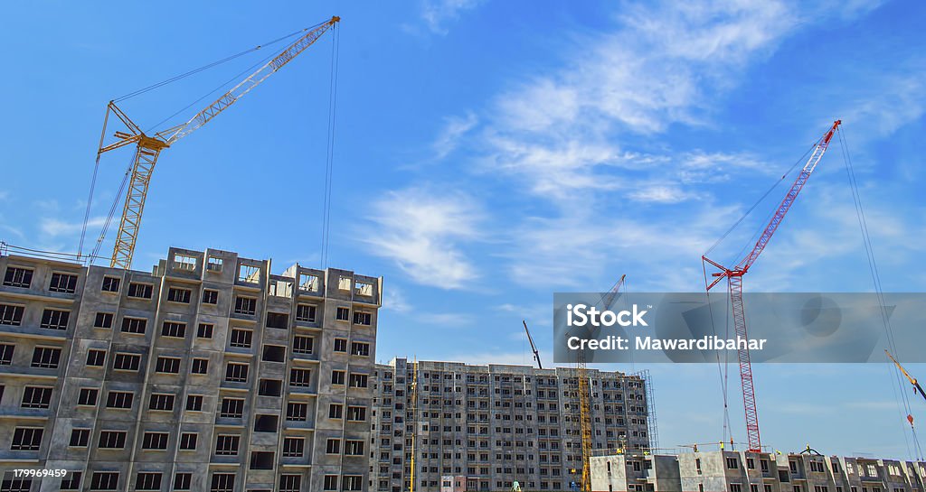 Torre do Guindaste e edifício de construção - Foto de stock de Ajardinado royalty-free