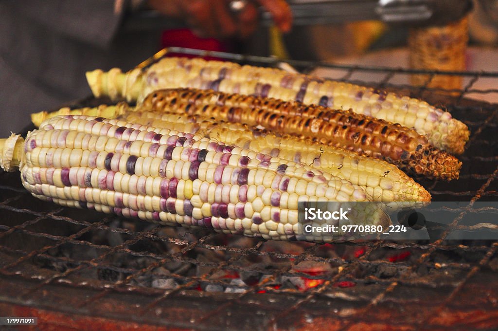 Grillowany corns (tajski "s Deser) w Ayutthaya w Tajlandii - Zbiór zdjęć royalty-free (Barbecue)