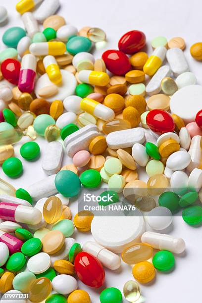 Wiele Na Leki - zdjęcia stockowe i więcej obrazów Antybiotyk - Antybiotyk, Bez ludzi, Bliskie zbliżenie