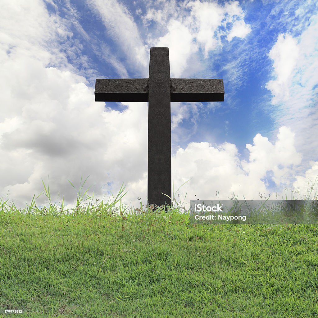 Croix contre le ciel bleu - Photo de Bible libre de droits
