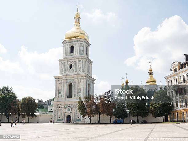 Belltower De O Kievopechora Mosteiro Kiev - Fotografias de stock e mais imagens de Arquitetura - Arquitetura, Arranjar, Capela