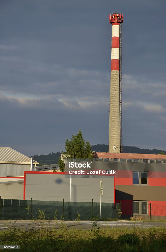 工場の煙突の太陽 - コンクリートのロイヤリティフリーストックフォト