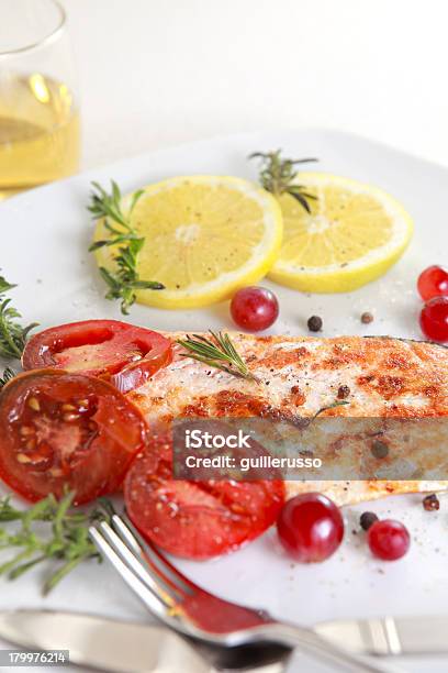 Salmone Alla Griglia Withe Limone E Spezie - Fotografie stock e altre immagini di Alimentazione sana - Alimentazione sana, Alla griglia, Arancione