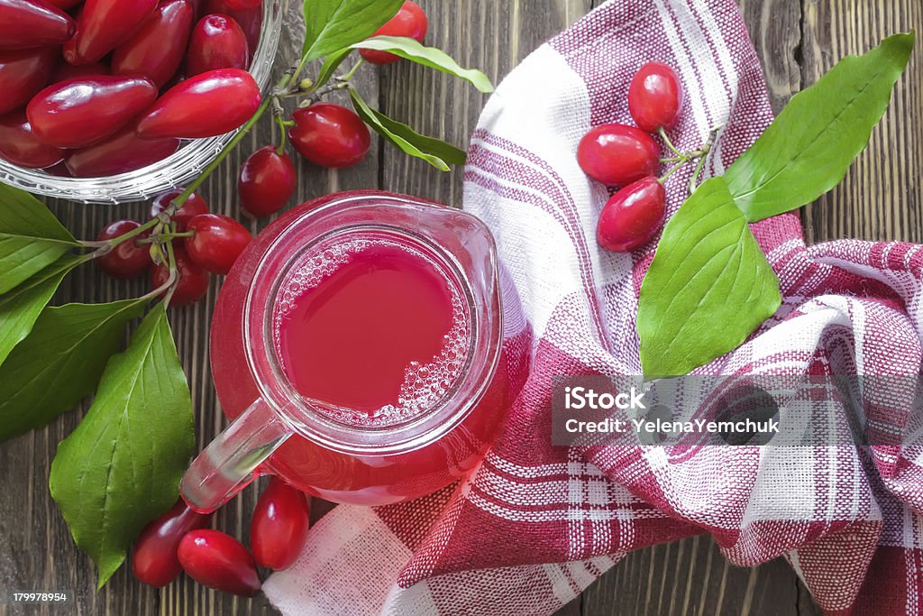 Cornel jugo - Foto de stock de Cornus libre de derechos