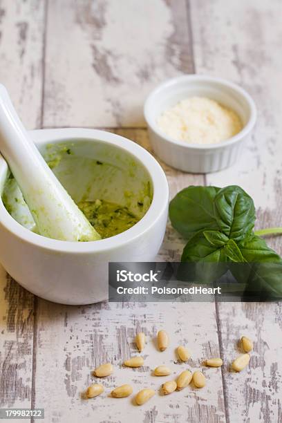 Feito Em Casa Pesto - Fotografias de stock e mais imagens de Alho - Alho, Alimentação Saudável, Branco