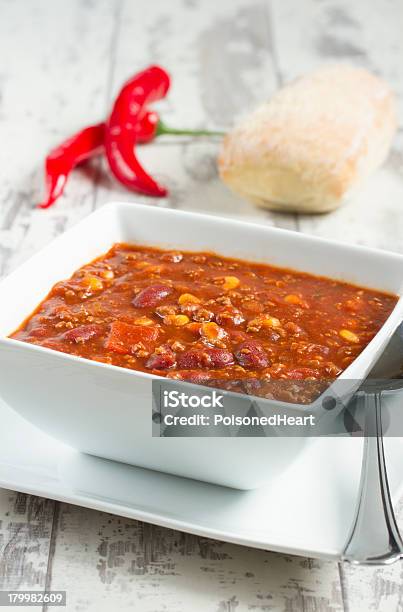 Photo libre de droit de Chili Con Carne banque d'images et plus d'images libres de droit de Aliment - Aliment, Blanc, Bol et saladier