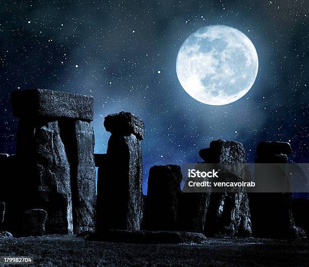 Stonehenge - Fotografias de stock e mais imagens de Amesbury - Inglaterra - Amesbury - Inglaterra, Arcaico, Arquitetura