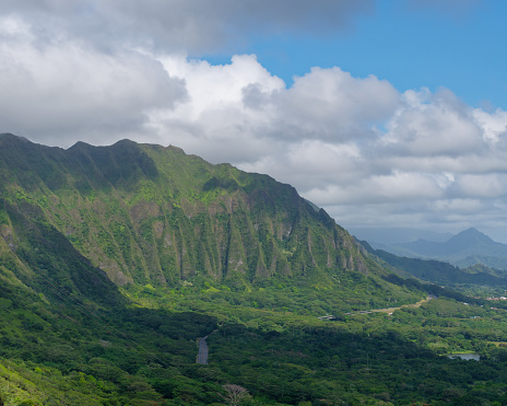 Scenic view from the Nuʻuanu Pali Lookout over Koʻolau mountain cliffs, Island of Oahu, Hawaii