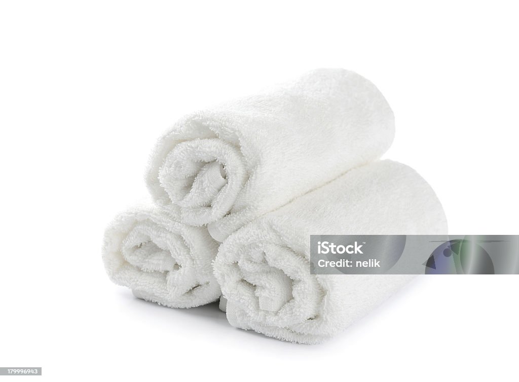 Praia de toalhas brancas dobradas - Foto de stock de Rolo royalty-free