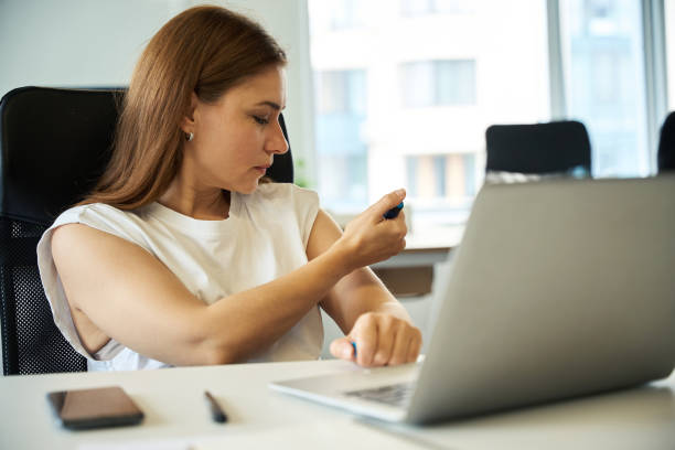 istock Young manager injects medicine into her arm 1799983698