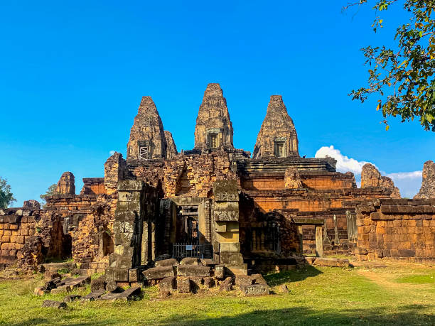 pre-rup, ein tempelberg, der dem gott shiva gewidmet ist, ein tempel der khmer-zivilisation, der sich auf dem gebiet von angkor in kambodscha befindet - cambodia traditional culture ancient angkor stock-fotos und bilder