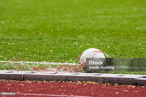 Pelota De Fútbol Foto de stock y más banco de imágenes de Campo de fútbol - Campo de fútbol, Deporte, Estadio