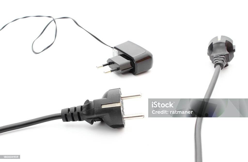 Câble électrique sur fond blanc pour appareils électroménagers - Photo de Adaptateur libre de droits