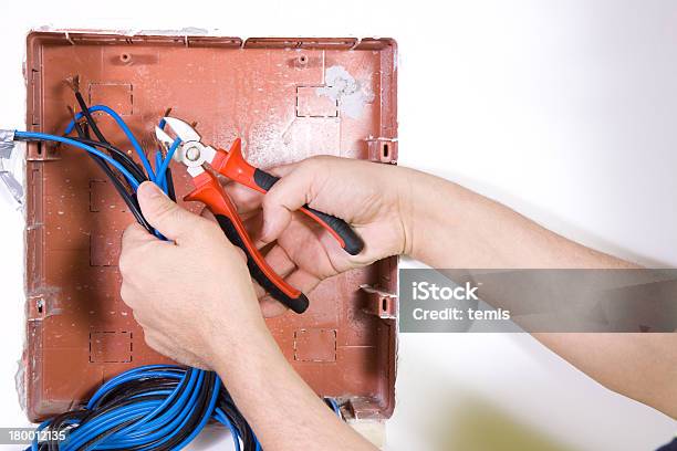 電気技師 - はさみのストックフォトや画像を多数ご用意 - はさみ, ケーブル線, ヘルメット