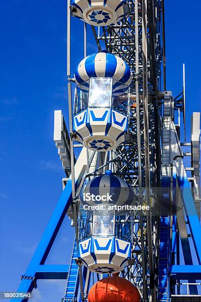 Rodagigante No Céu Azul - Fotografias de stock e mais imagens de Alegria - Alegria, Ao Ar Livre, Atividade