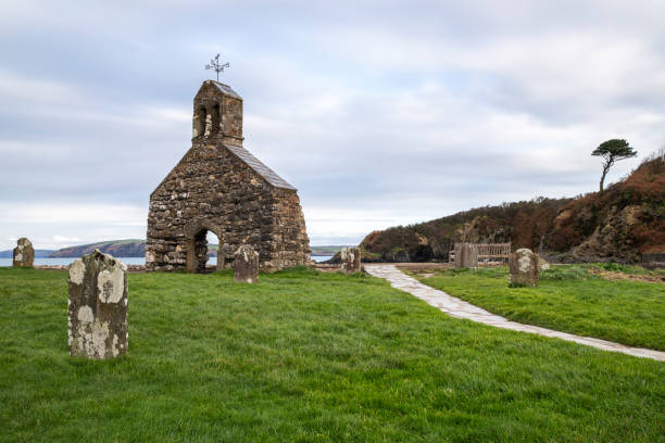 istock Cwm-Yr-Eglwys, Pembrokeshire, Wales 1800333093