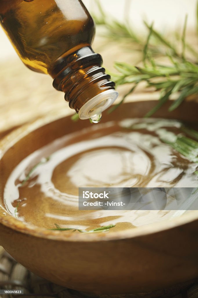 Aceite de aromáticos - Foto de stock de Agua libre de derechos
