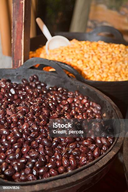 Foto de Azeitonas Em Conserva e mais fotos de stock de Agricultura - Agricultura, Alimentação Saudável, Antepasto