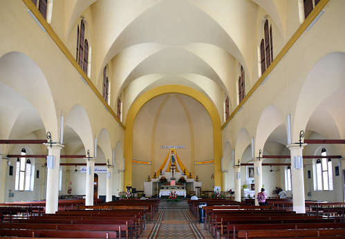 Pointe-à-Pitre, Guadeloupe: Church of Our Lady of Lourdes - view along the nave towards the altar - groined vault ceiling above - completed in 1938 and replacing a chapel destroyed by the 1928 cyclone (Notre-Dame-de-Lourdes à Massabielle), Massabielle Street.