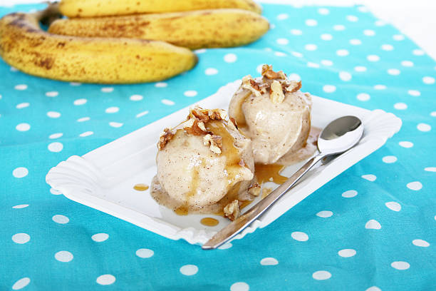 Bananen-Creme mit Ahornsirup und Walnüsse – Foto