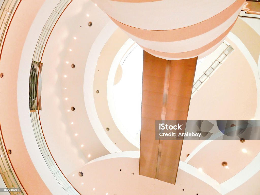 らせん階段 - エスカレーターのロイヤリティフリーストックフォト