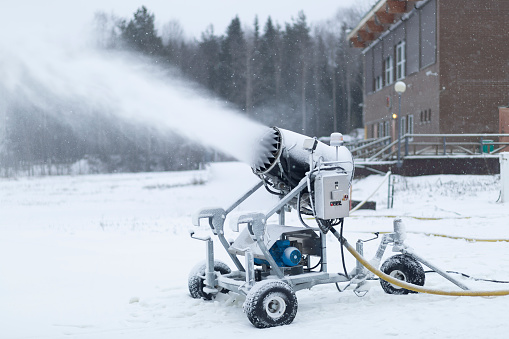 Artificial snow.A cannon for making artificial snow.