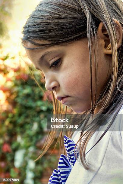 Menina Pensando - Fotografias de stock e mais imagens de 4-5 Anos - 4-5 Anos, Adulto, Castigo corporal