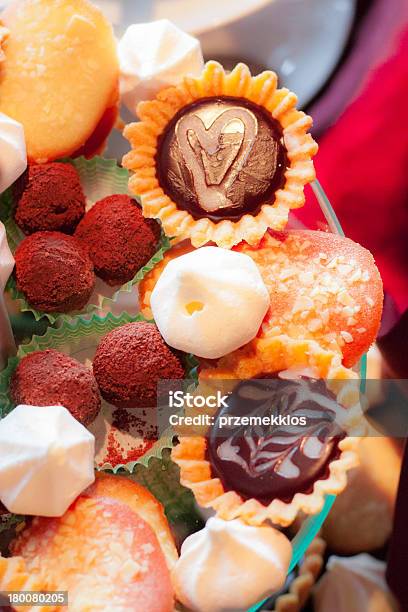 Niedlichen Kleinen Kuchen Stockfoto und mehr Bilder von Bildhintergrund - Bildhintergrund, Bunt - Farbton, Bäckerei