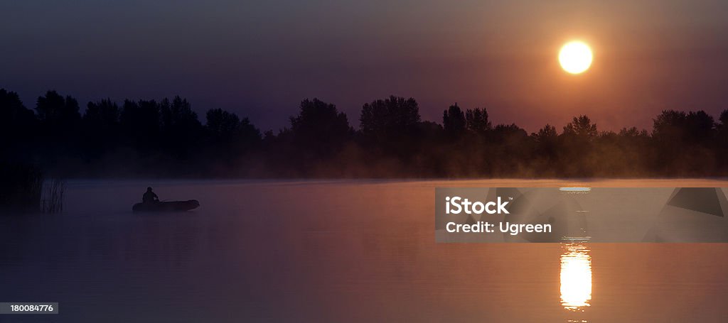 Nascer do sol sobre o rio - Foto de stock de Azul royalty-free