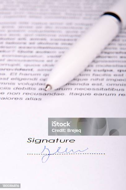 Foto de Assinatura De Contrato e mais fotos de stock de Assinatura - Assinatura, Autoridade, Contrato