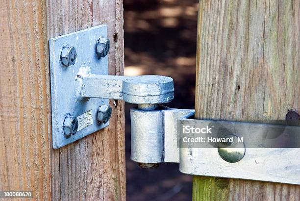 Bisagra De Puerta Foto de stock y más banco de imágenes de Bisagra - Bisagra, Creación humana, Fotografía - Imágenes