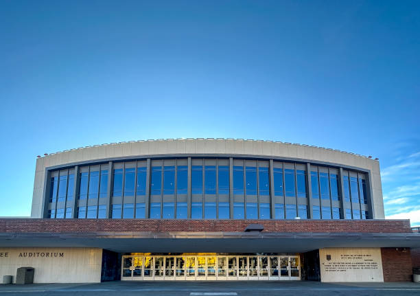 l'auditorium del giubileo dell'alberta settentrionale nel campus dell'università di alberta a edmonton - urban scene canada city horizontal foto e immagini stock