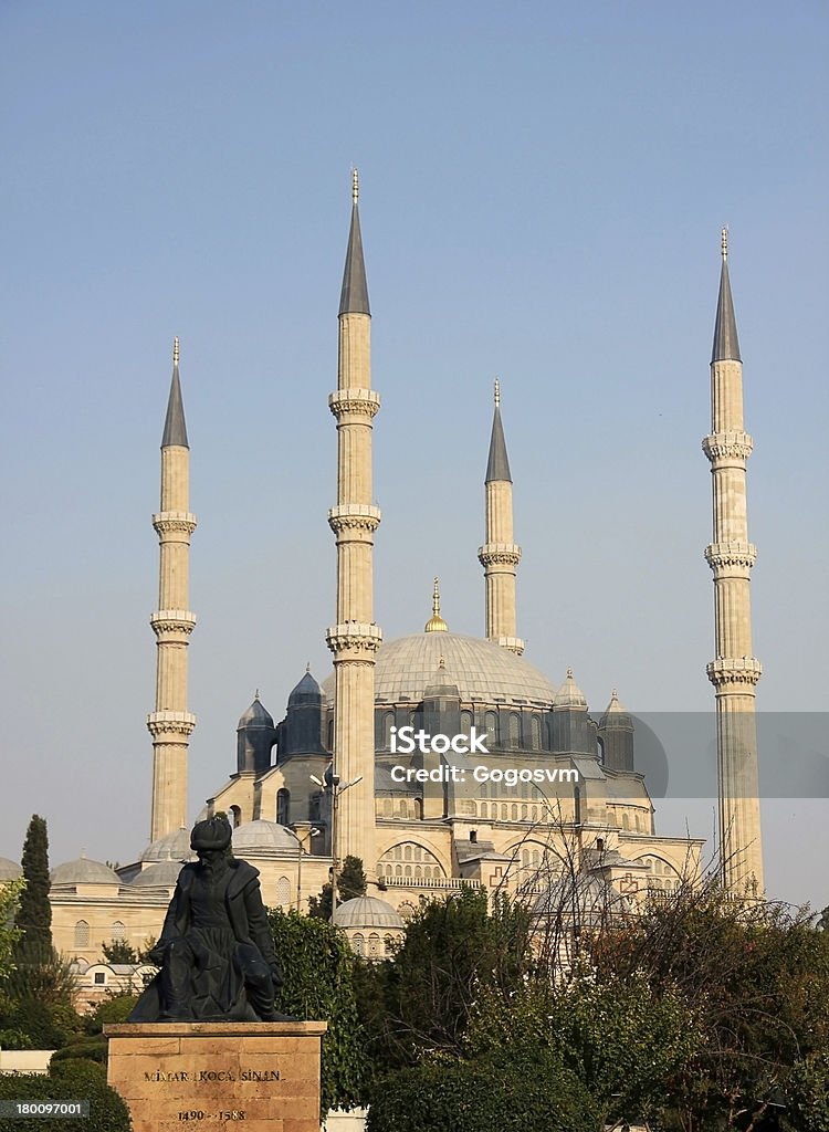 Mesquita Selimiye e Estátua do seu Arquiteto Mimar Sinan - Royalty-free Arquiteto Foto de stock
