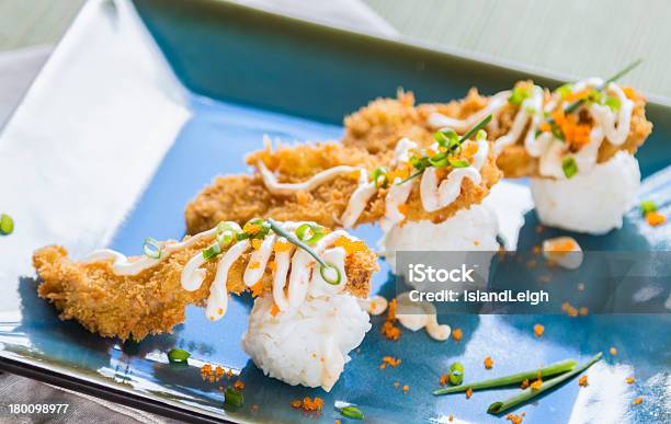 Frito Sushi Rebozado Foto de stock y más banco de imágenes de Alimento - Alimento, Alimentos cocinados, Aperitivo - Plato de comida