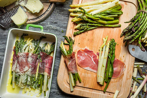 istock Asparagus rolled in ham and cheese 180099403