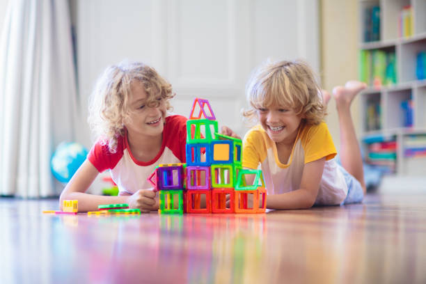 istock Child playing with magnetic building blocks. 1801008100