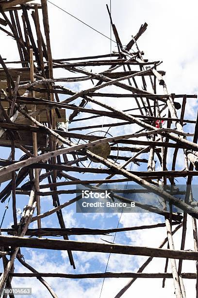 Bambú Andamios Para La Reconstrucción Pagoda En El Templo De Th Foto de stock y más banco de imágenes de Aire libre