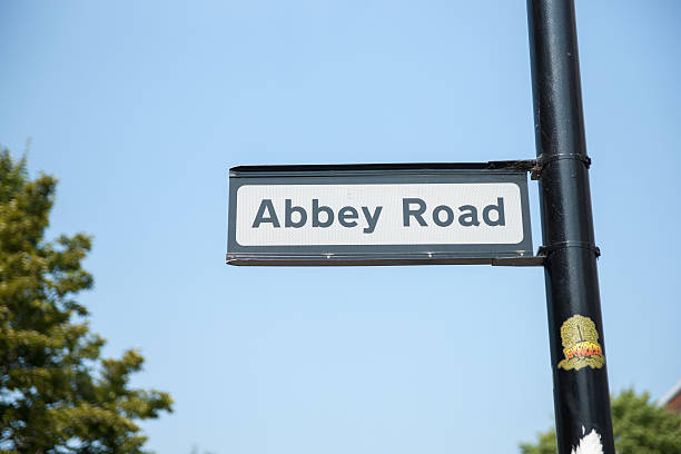 abbey road street señal - abbey road fotografías e imágenes de stock