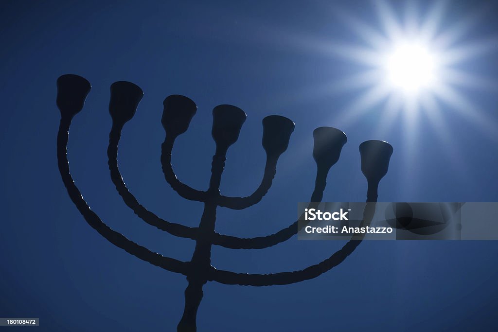 Menorah e as estrelas - Foto de stock de Amor royalty-free