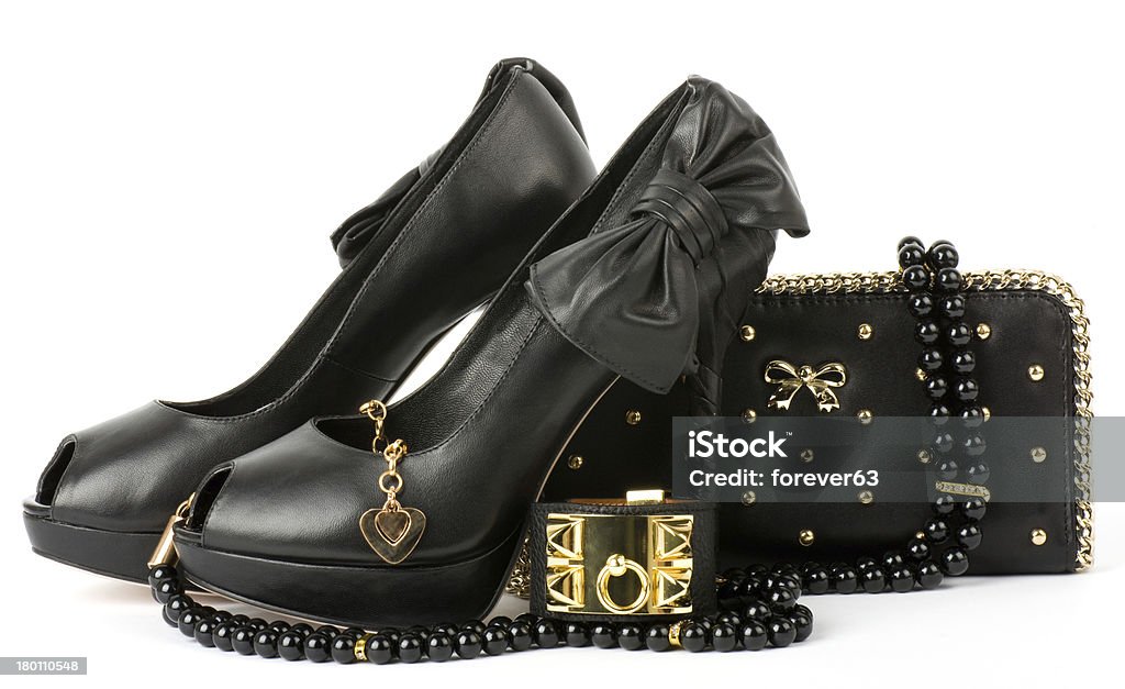 Fshionable calzado, joyas de oro y handbag. - Foto de stock de A la moda libre de derechos