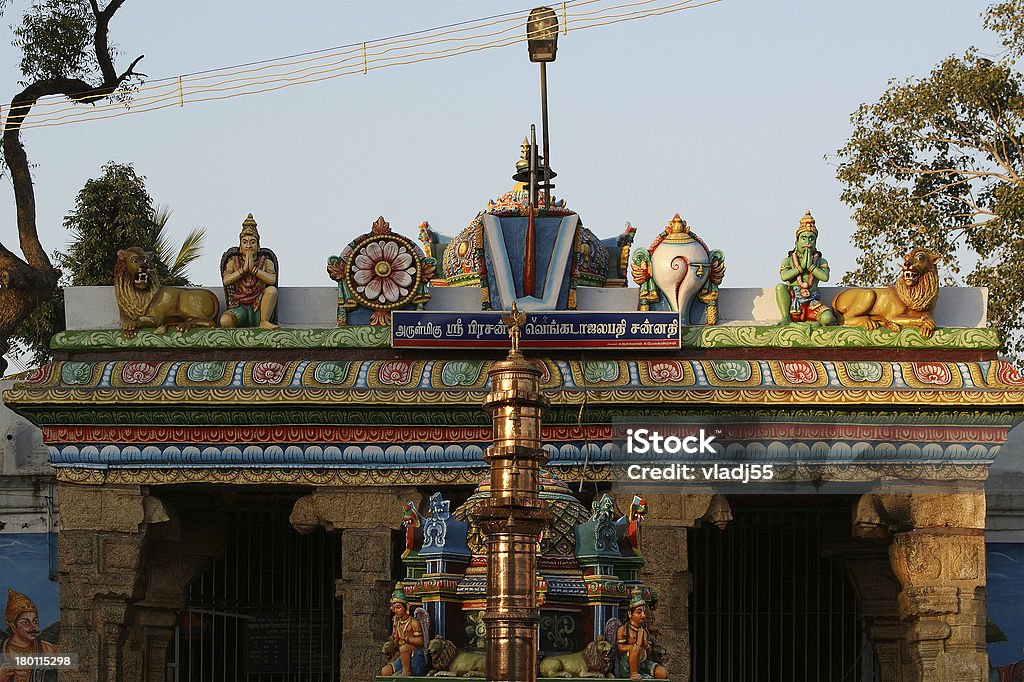 Estatuas tradicional de gods y goddesses en el templo hindú - Foto de stock de Madurai libre de derechos