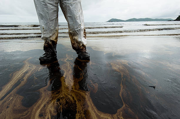 istock crude oil on Ao Prao Beach at Samet island 180116494