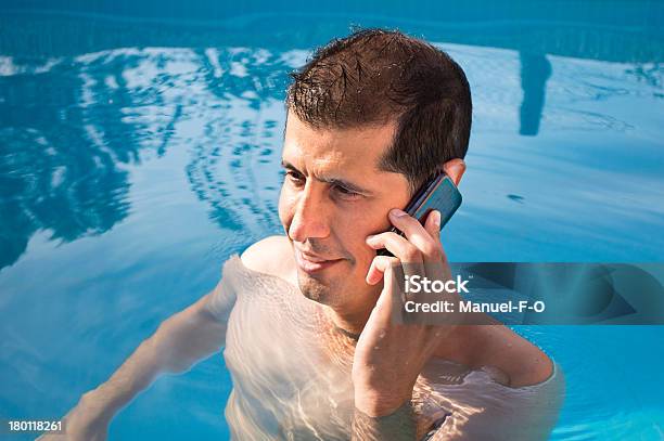 Telefono Da Piscina - Fotografie stock e altre immagini di Adulto - Adulto, Affari, Albergo