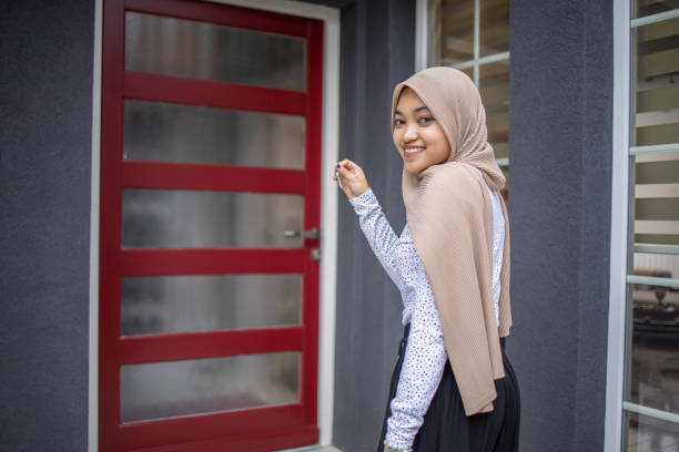 istock Woman moving into a new apartment 1801202556