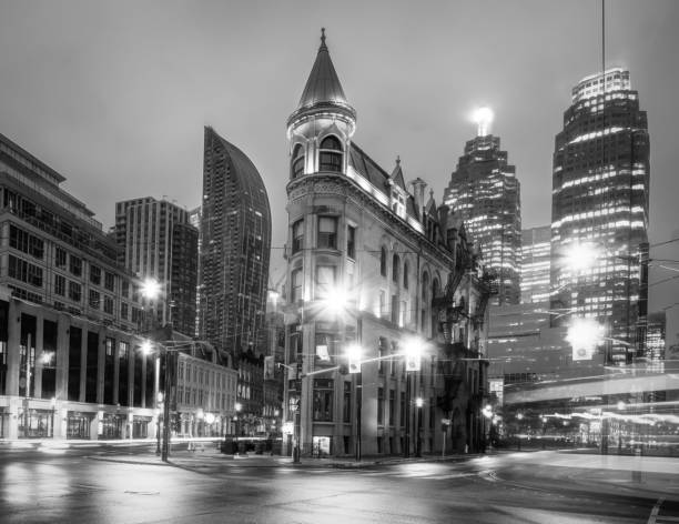 skyline de toronto - o edifício gooderham - wellington ontario - fotografias e filmes do acervo